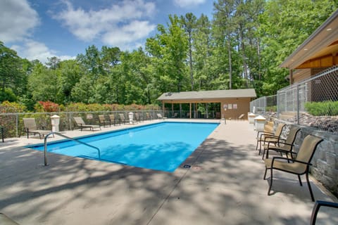 Lake Ouachita Vacation Rental with Community Pool Apartment in Lake Ouachita