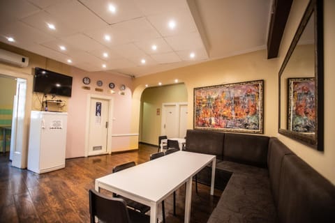 Communal lounge/ TV room, Living room, Seating area