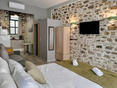 Kitchen or kitchenette, Seating area, wardrobe, air conditioner