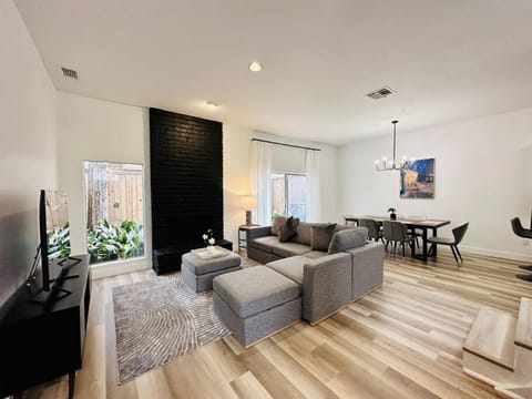 TV and multimedia, Seating area, Evening entertainment