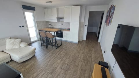 Communal lounge/ TV room, TV and multimedia, Kitchen or kitchenette, Dining area, Evening entertainment, pet friendly, stove