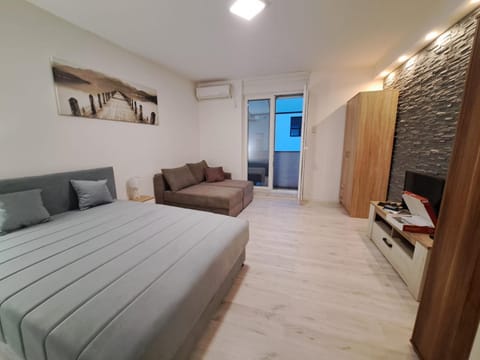 Bed, Photo of the whole room, wardrobe, air conditioner