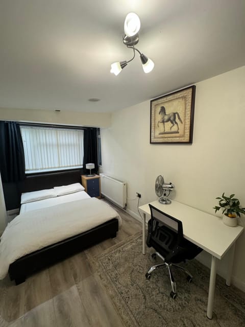 Bed, Photo of the whole room, Bedroom