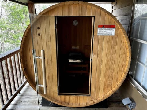 KunTree Retreat by Beyond Expectations w Hot Tub House in Sevier County