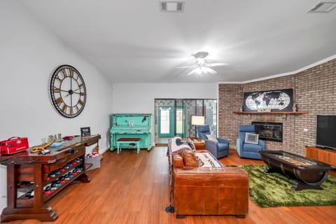 Verb - Arcades, Grill, Gym, Piano, Pong, & Beach! House in Wright