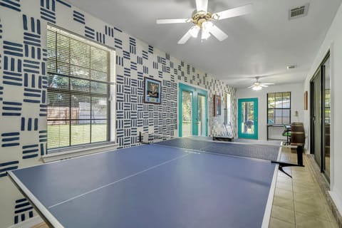 Verb - Arcades, Grill, Gym, Piano, Pong, & Beach! House in Wright