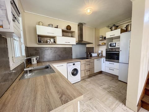 Maison avec jardin clos, à 600m de la plage, 4 chambres, barbecue, proche commerces et attractions - FR-1-361-495 House in Jullouville