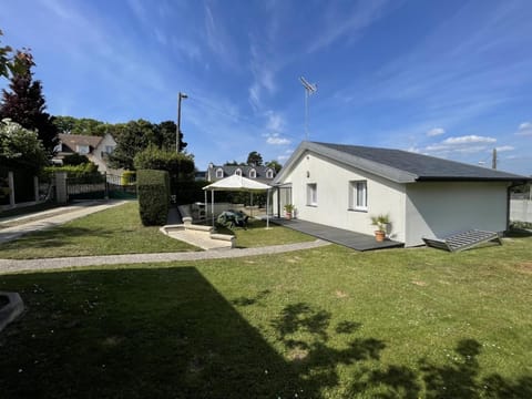 Maison paisible proche de la plage avec jardin et équipements complets - FR-1-361-491 House in Jullouville