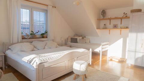Bed, Photo of the whole room, Seating area, Bedroom