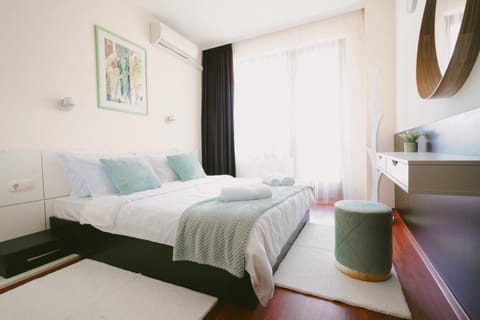 Photo of the whole room, Bedroom