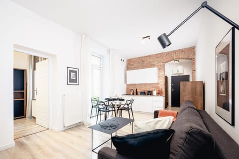 TV and multimedia, Kitchen or kitchenette, Living room, Seating area, Dining area