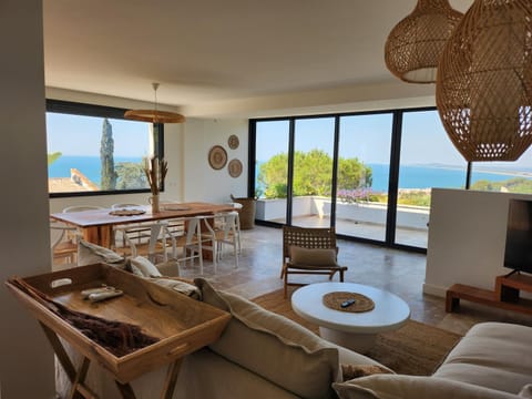Living room, Dining area, Sea view