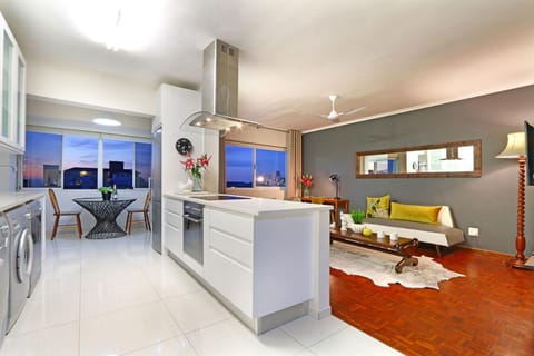 Kitchen or kitchenette, Living room, Seating area, pet friendly