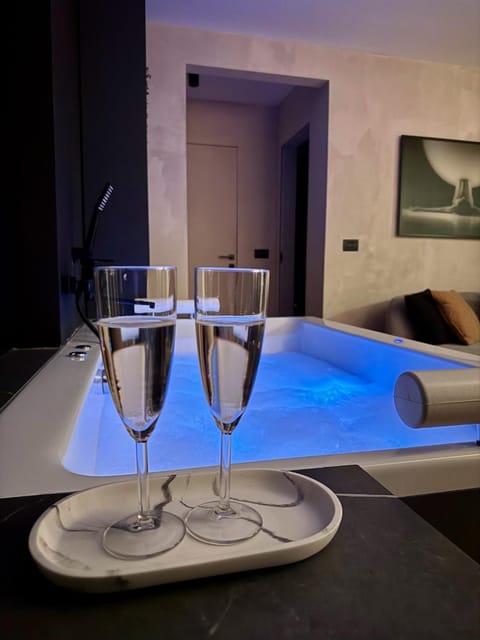 Hot Tub, Living room, Seating area