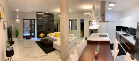 Kitchen or kitchenette, Living room