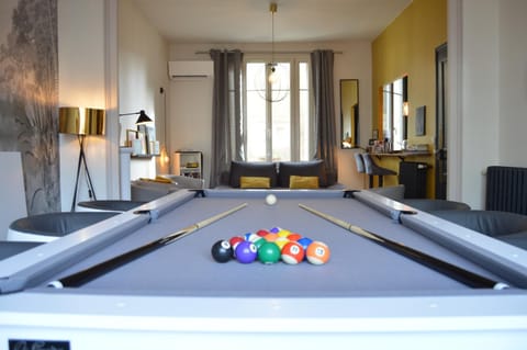 Billiard, Game Room