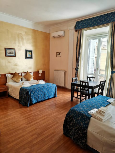 Photo of the whole room, internet, air conditioner