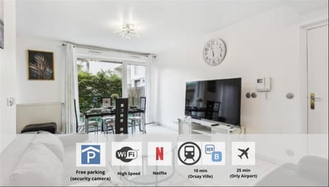 Communal lounge/ TV room, Living room