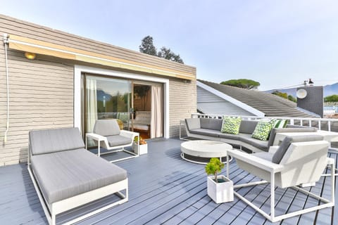 View (from property/room), Balcony/Terrace, Seating area