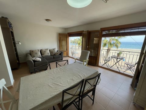 Natural landscape, View (from property/room), Balcony/Terrace, Living room, Seating area, Dining area, Sea view