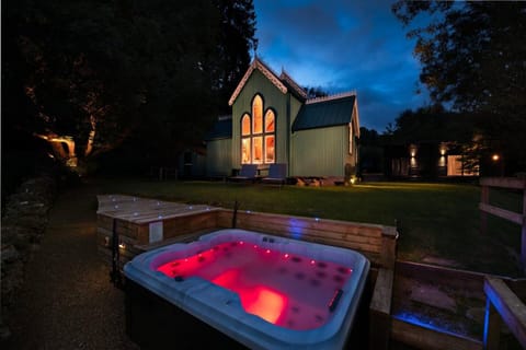 The Tabernacle, Design-led Converted Chapel with Hot Tub, Highland Perthshire House in Scotland