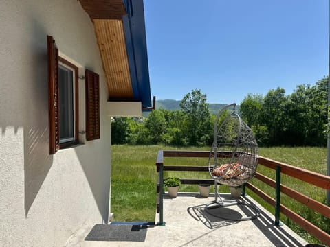 Property building, Patio, Spring, Day, Natural landscape, Garden, View (from property/room), Balcony/Terrace, Dining area, Garden view, sunbed