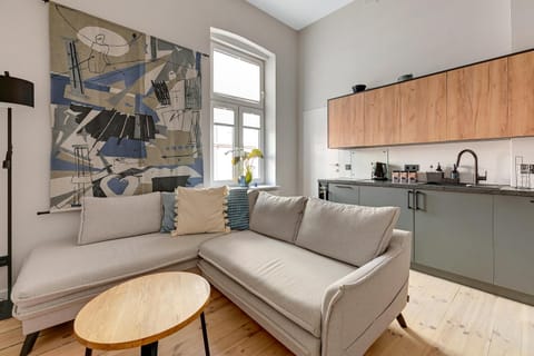 Kitchen or kitchenette, Living room, Seating area, Dining area