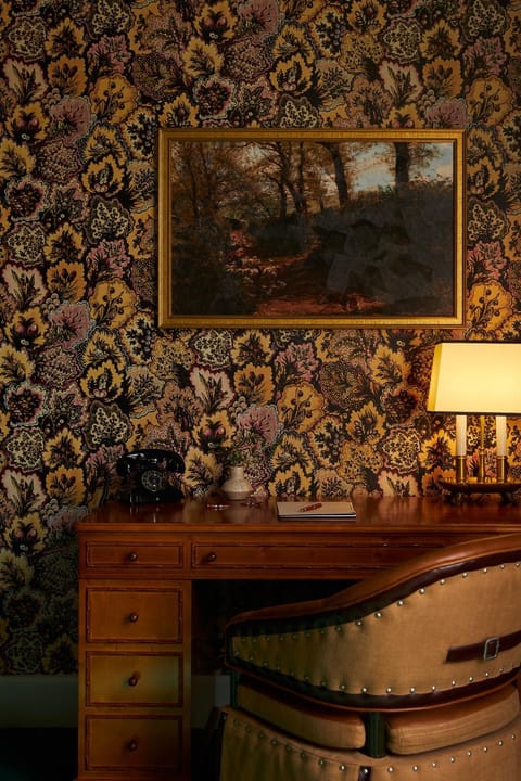 Decorative detail, Seating area