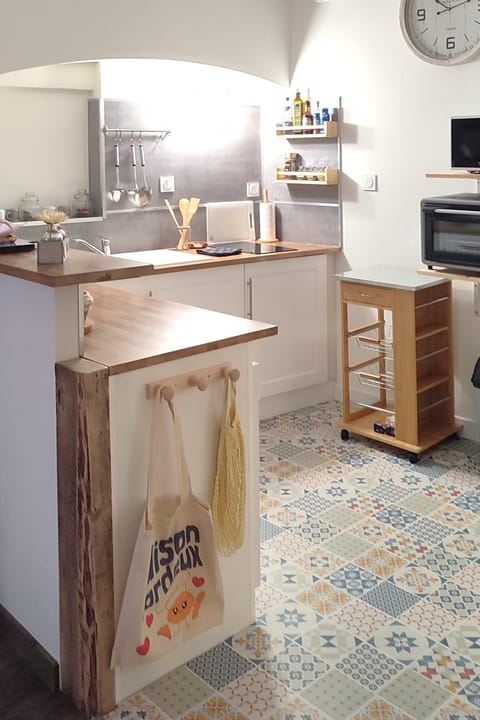 Kitchen or kitchenette, stove, kitchen