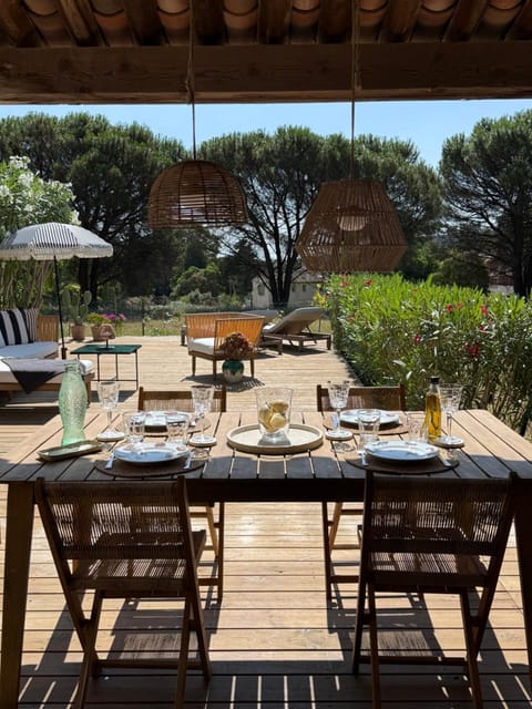 Garden, Food and drinks, Dining area, Food, Garden view