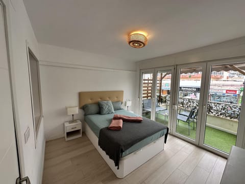 View (from property/room), Bedroom, City view, Street view