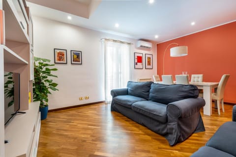 TV and multimedia, Living room, Seating area, air conditioner