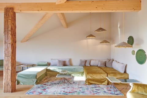 Living room, Seating area