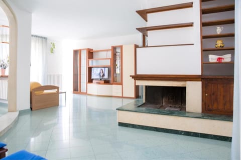 TV and multimedia, Living room, Seating area, flat iron