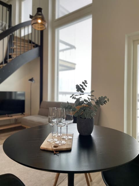 Photo of the whole room, Decorative detail, Dining area, Lake view
