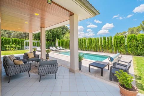 Property building, Balcony/Terrace, Living room, Swimming pool