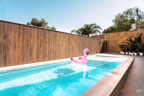 Day, Balcony/Terrace, Pool view, Swimming pool, Swimming pool, sunbed