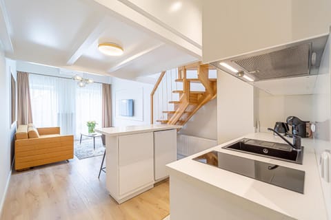 Kitchen or kitchenette, pet friendly, stove