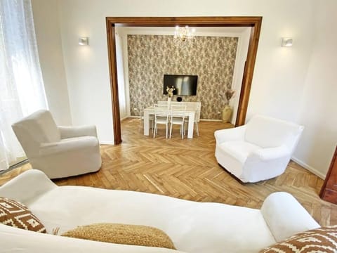 Dhouse antichità all'avanguardia Apartment in Reggio Emilia