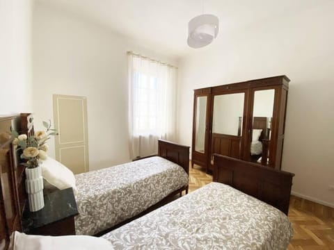 Dhouse antichità all'avanguardia Apartment in Reggio Emilia