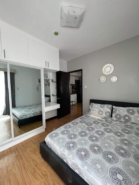 Photo of the whole room, wardrobe