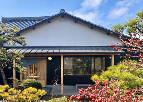 Property building, Day, Garden, Garden view