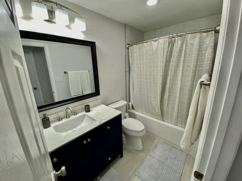 2400 heated sqft Centrally located majestic house with king beds House in Gainesville