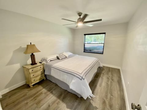 2400 heated sqft Centrally located majestic house with king beds House in Gainesville