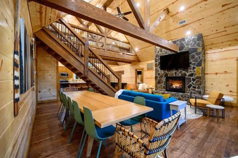 Massive Hochatown Lodge W Spa, Basketball & More House in Broken Bow