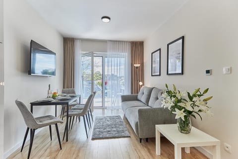 TV and multimedia, Living room, Dining area