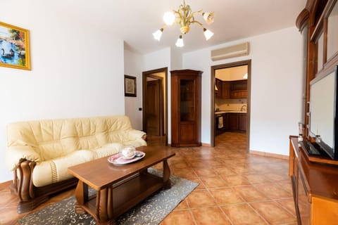 Communal lounge/ TV room, TV and multimedia, Living room, Photo of the whole room, Seating area, air conditioner