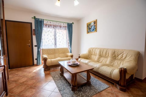 TV and multimedia, Living room, Seating area, air conditioner