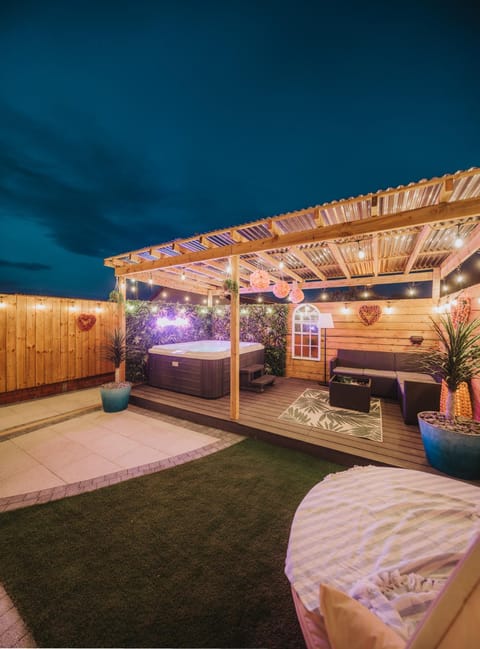 Cosy Hot Tub Getaway Bungalow House in Northern Ireland