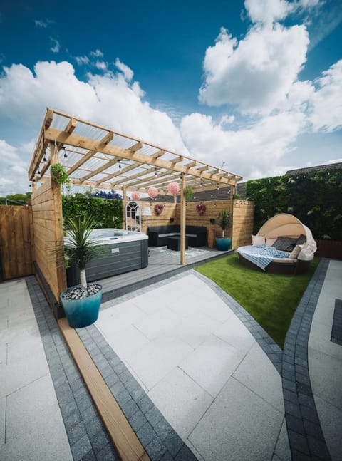 Cosy Hot Tub Getaway Bungalow House in Northern Ireland